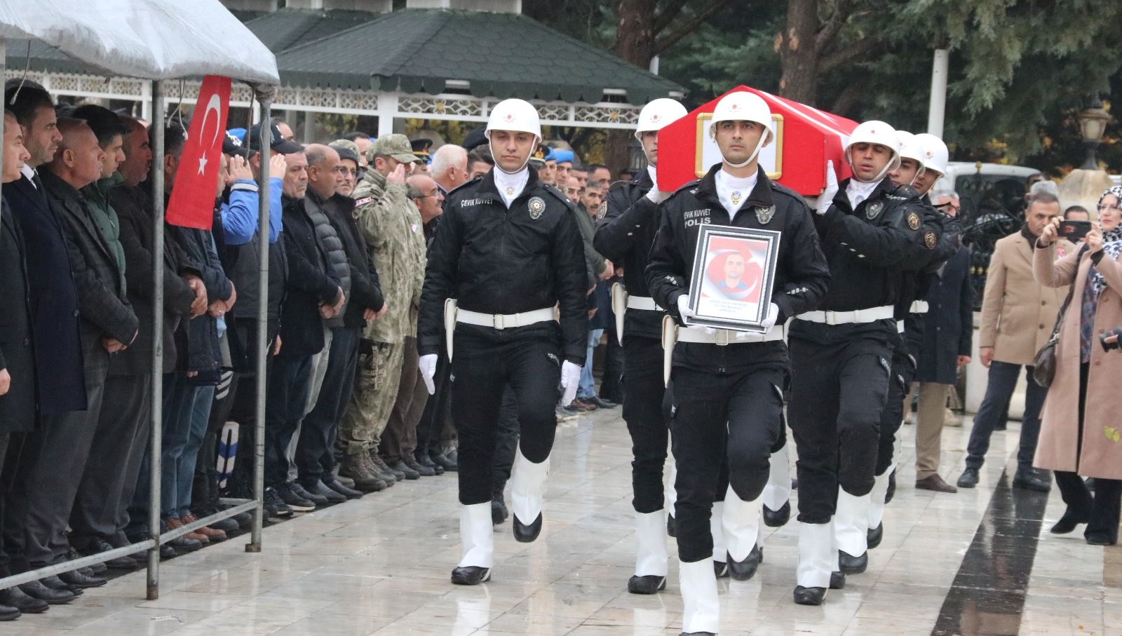 Şehit polis memuruna veda