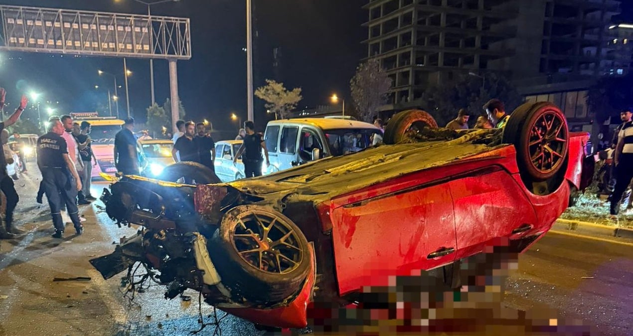 otomobil motosiklete carpti 3 olu 3 yarali FOOzk4Wh