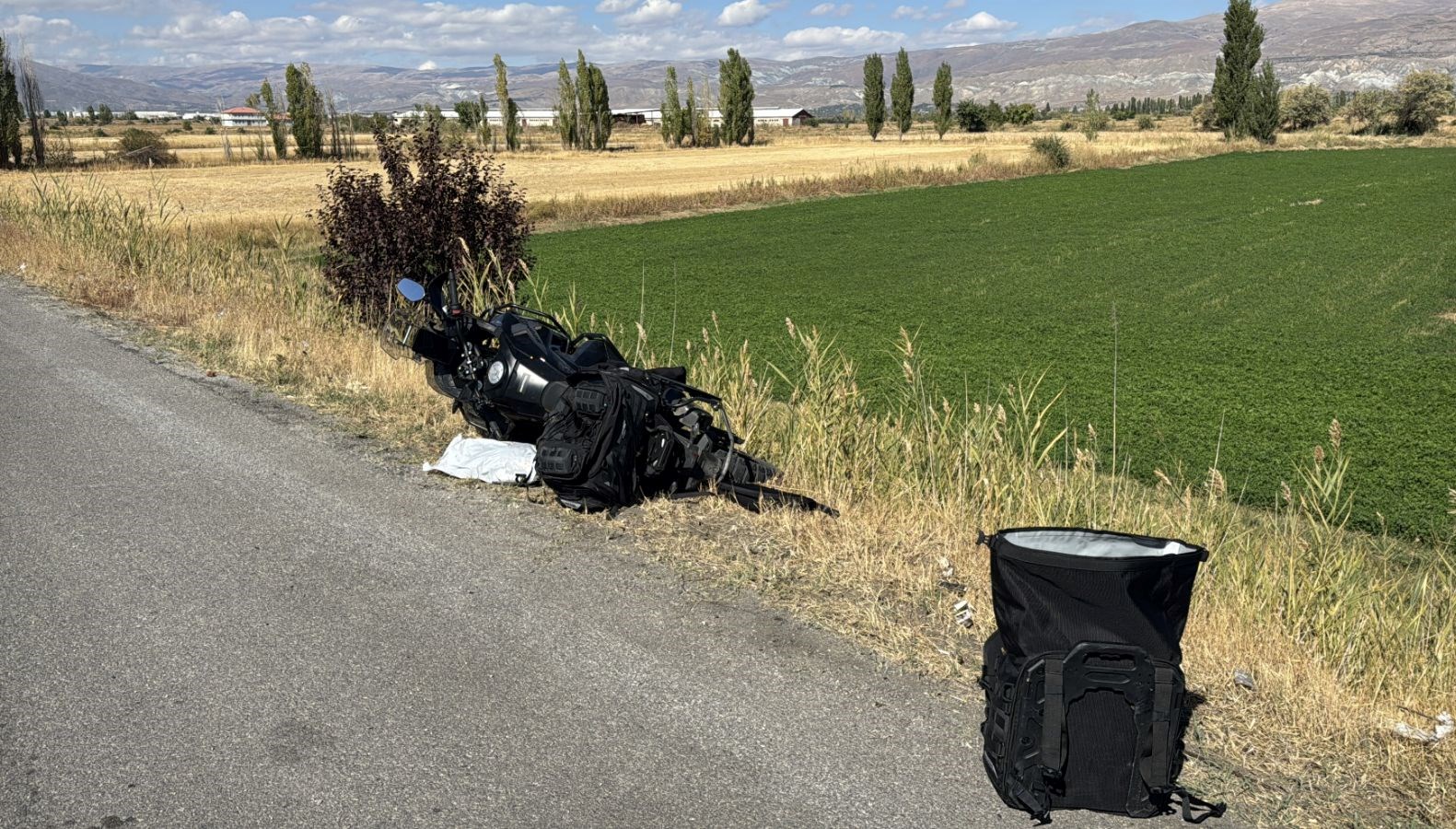 erzincanda bariyere carpan motosikletteki surucu oldu 5zwUi5Lc