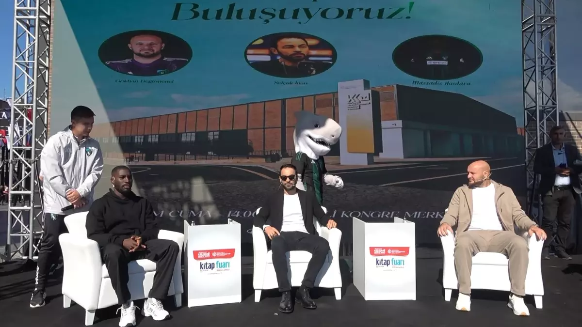 kocaelispor kitap fuarinda taraftarlariyla bulustu A8GDuJkM