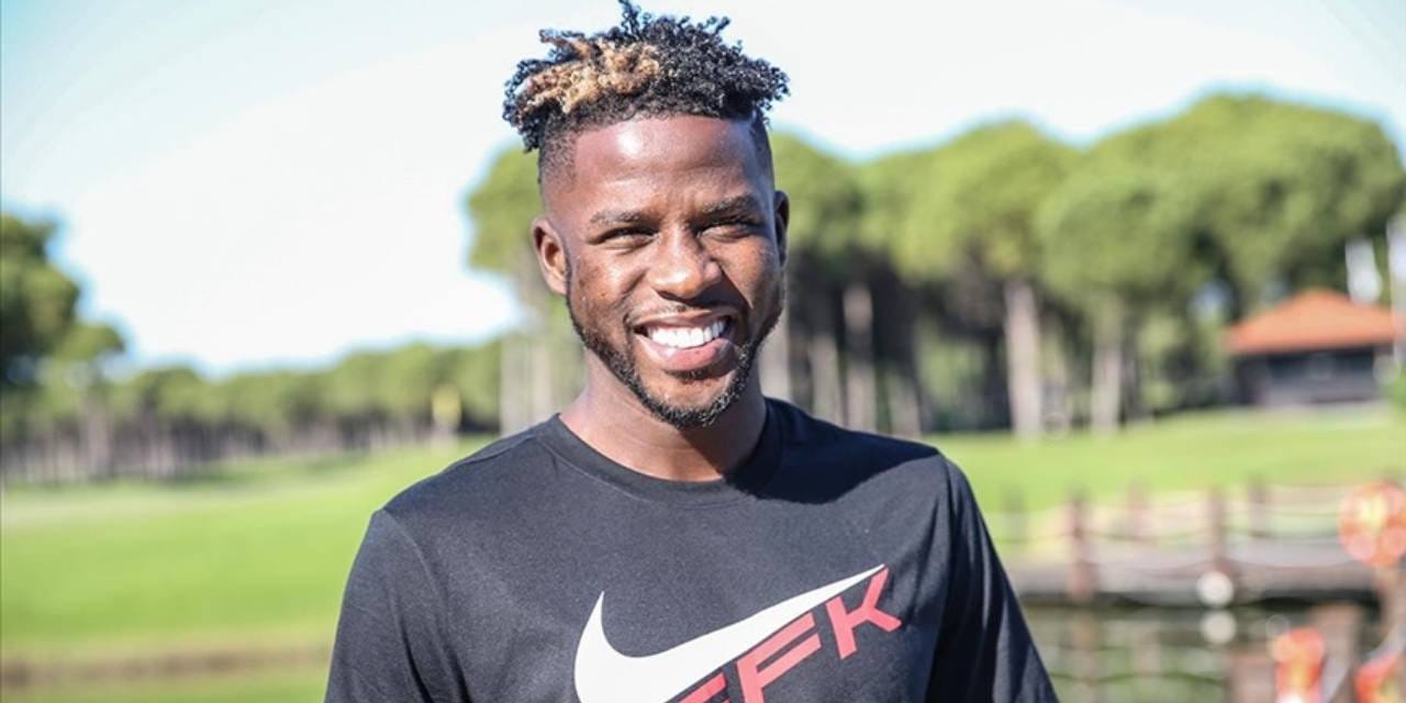 bir zamanlar super ligde oynuyordu unlu futbolcuya avmde silahli tehdit wqCyRlUD.jpg