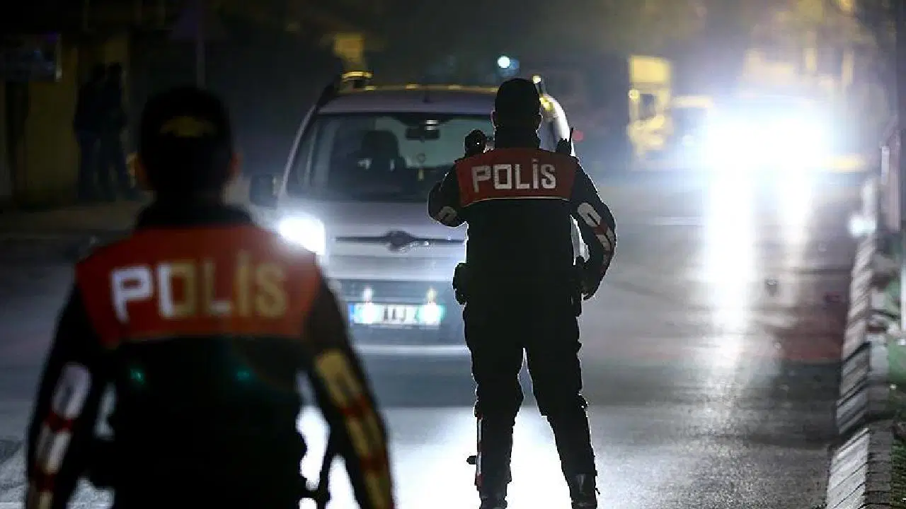 istanbulda huzur operasyonu bini askin kisi gozaltina alindi l1KkEYUL.jpg