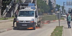 benzin-kacagi-faciaya-donusuyordu-yoldan-gecen-suruculer-mudahale-etti-XqCY88xt