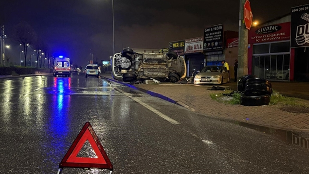 Kayseri’de Park Halindeki Araca Çarpan Otomobil Yan Yattı: İki Yaralı
